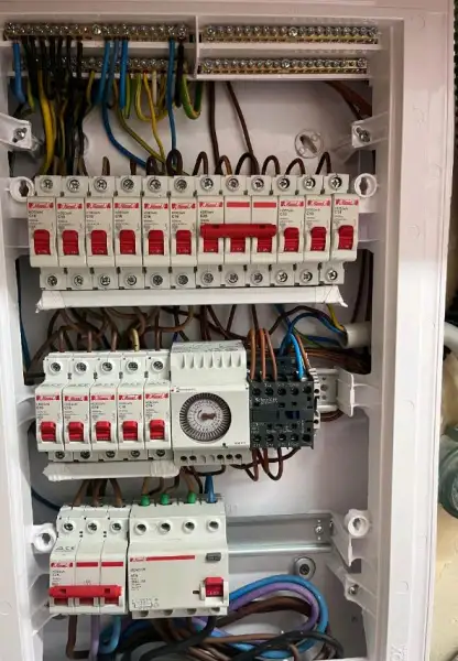 ר.מ עבודות חשמל