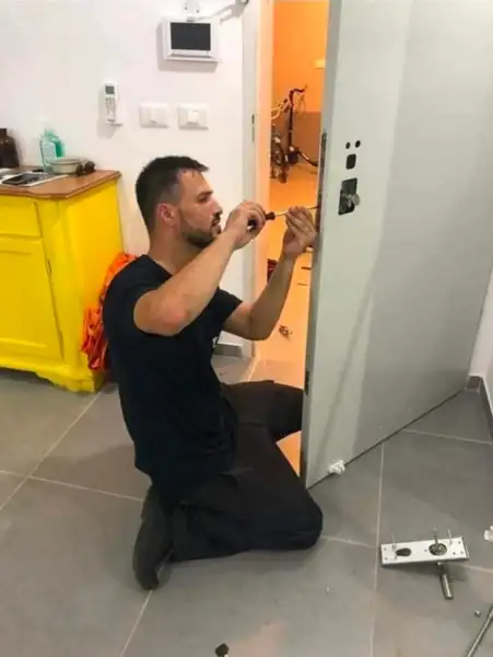 איציק א. מנעולן